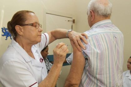 Bahia recebe doses da vacina contra influenza; campanha nacional inicia dia 25