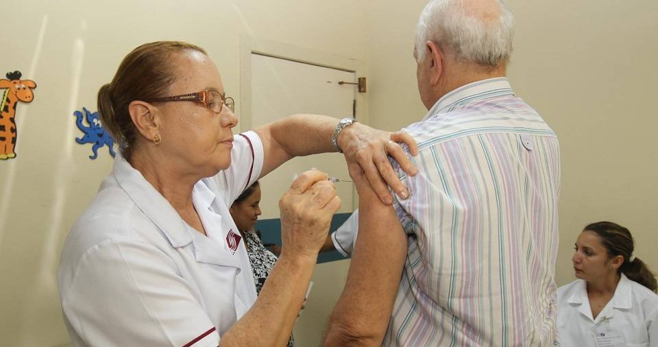 Bahia recebe doses da vacina contra influenza; campanha nacional inicia dia 25