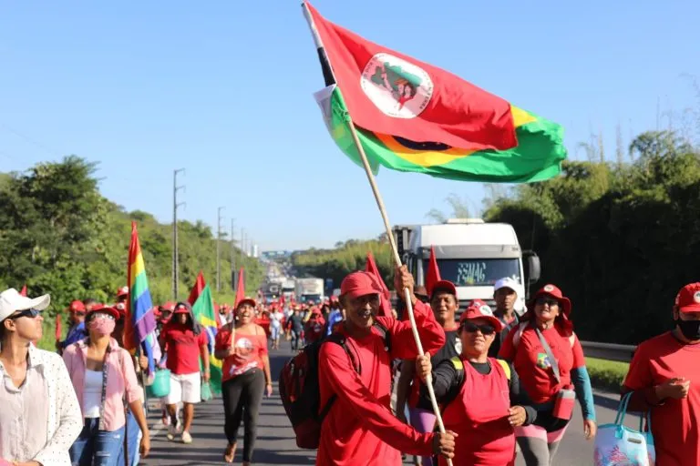 Abril Vermelho: MST caminha de Feira a Salvador pela reforma agrária