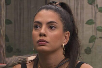 BONINHO REAGIU? Fernanda Bande pega item do BBB 24 e não devolve