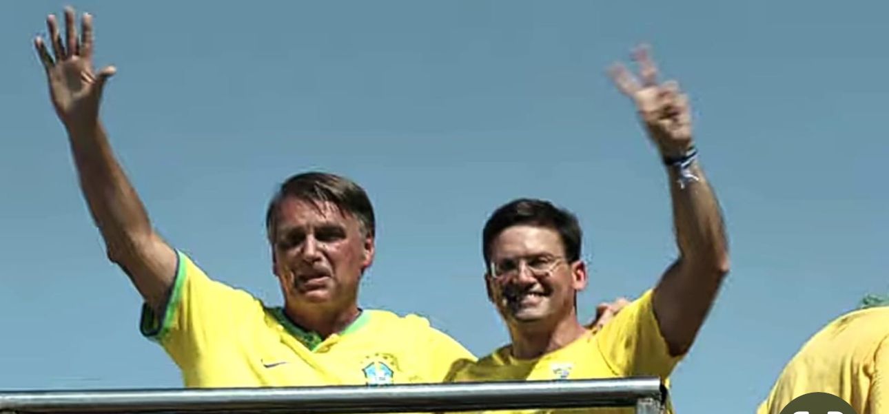 Bolsonaro destaca trabalho social de Roma em ato pela liberdade e democracia no Rio
