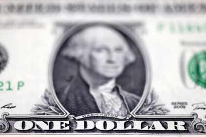 Brasil depende do dólar mesmo com mudança para dívida interna, diz Campos Neto