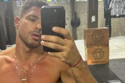 Cauã Reymond sem camisa enlouquece a internet: 'A gente fica com muita vontade'