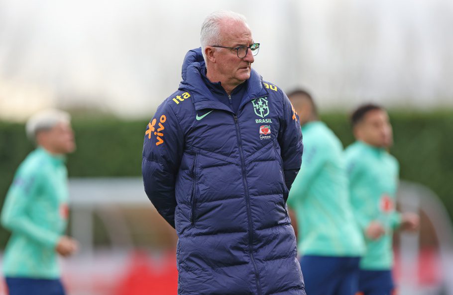 Dorival Júnior acompanha jogo entre Vitória e Palmeiras no Barradão