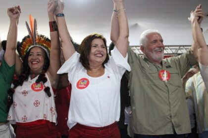 Ao lado de Wagner e lideranças, Adélia Pinheiro lança pré-candidatura à prefeitura de Ilhéus: “Está na hora de virar a chave”