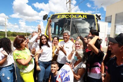 Governo da Bahia investe em educação, saúde e segurança em Dom Basílio, na comemoração do aniversário da cidade.