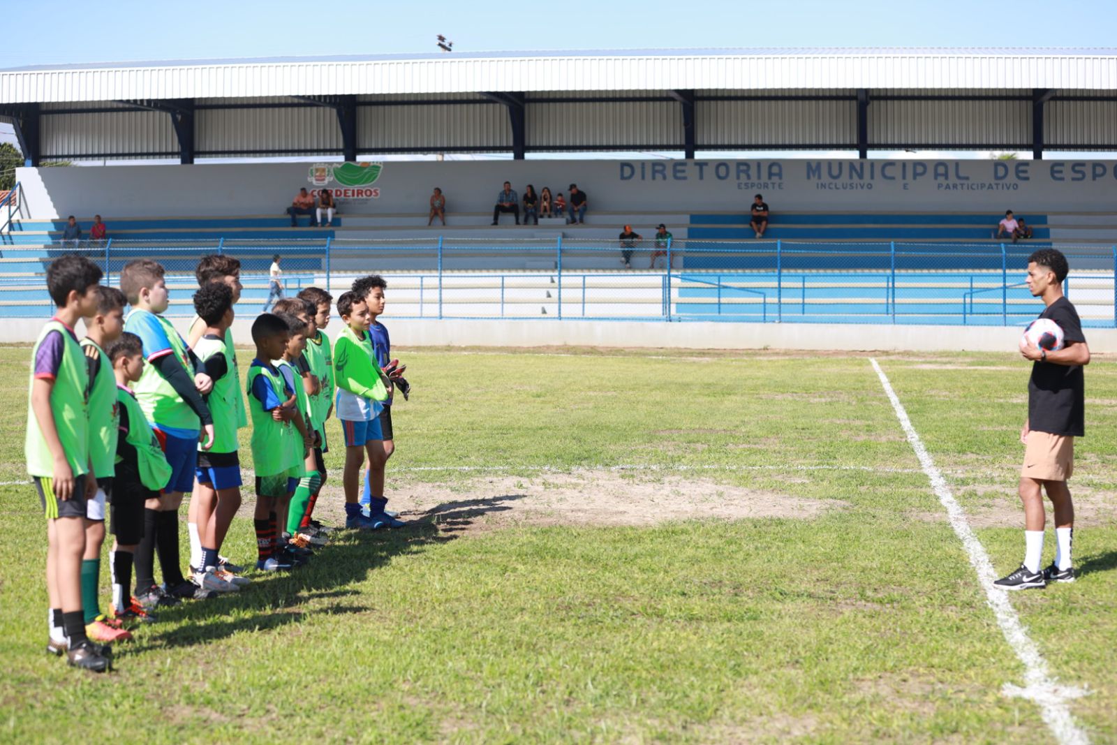 Reforma do Estádio Municipal de Cordeiros impulsiona desenvolvimento de jovens jogadores da cidade