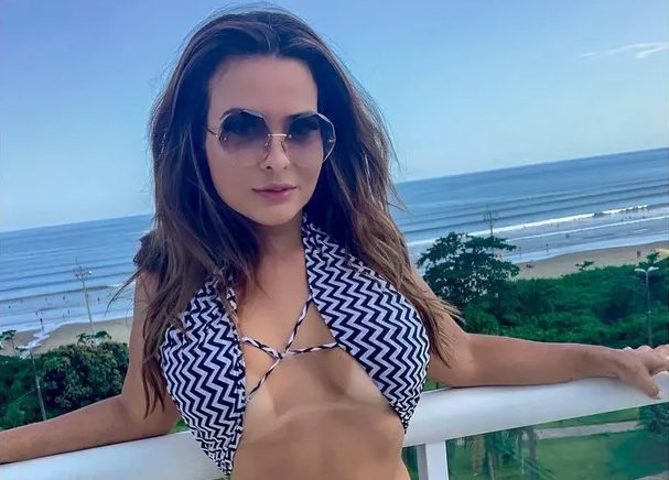 Geisy Arruda provoca fãs com look ousado em dia de piscina e quase exibe demais