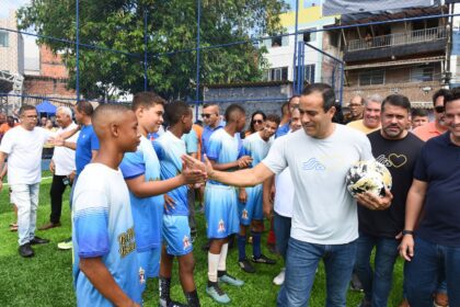 Bruno Reis entrega novo Campo do Areal e estimula prática esportiva na Ribeira
