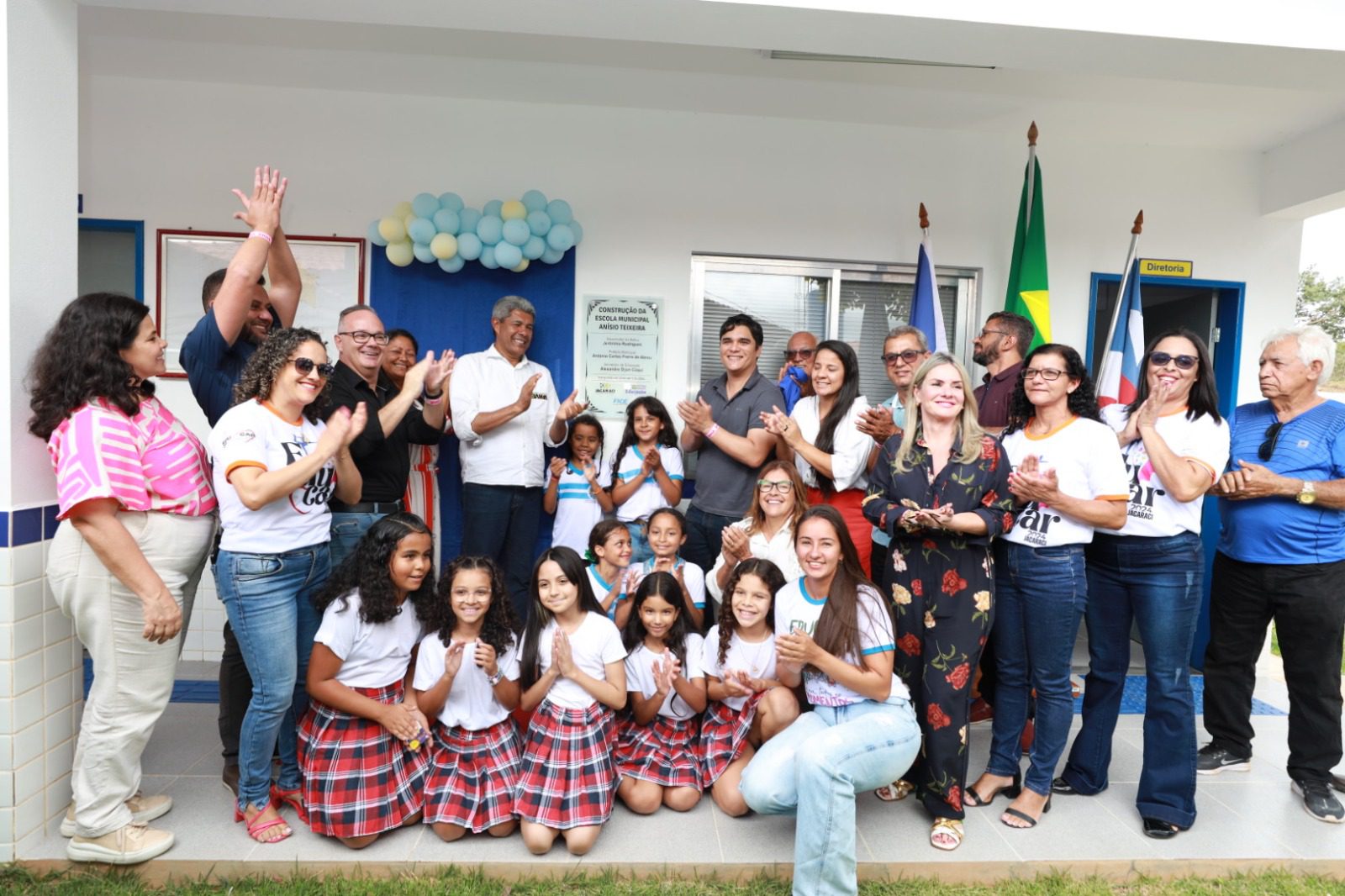 Entregas ampliam educação e infraestrutura em Jacaraci.