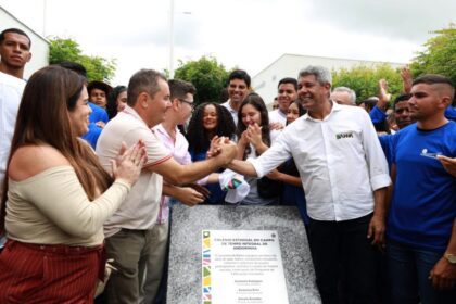 Jerônimo inaugura colégio com ensino integral em Andorinha