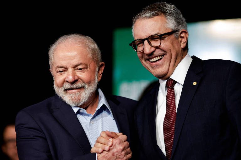 Lula provoca Lira e diz que Padilha ficará no governo 