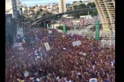 Vídeo: Multidão faz festa para recepcionar o Bahia na Arena Fonte Nova