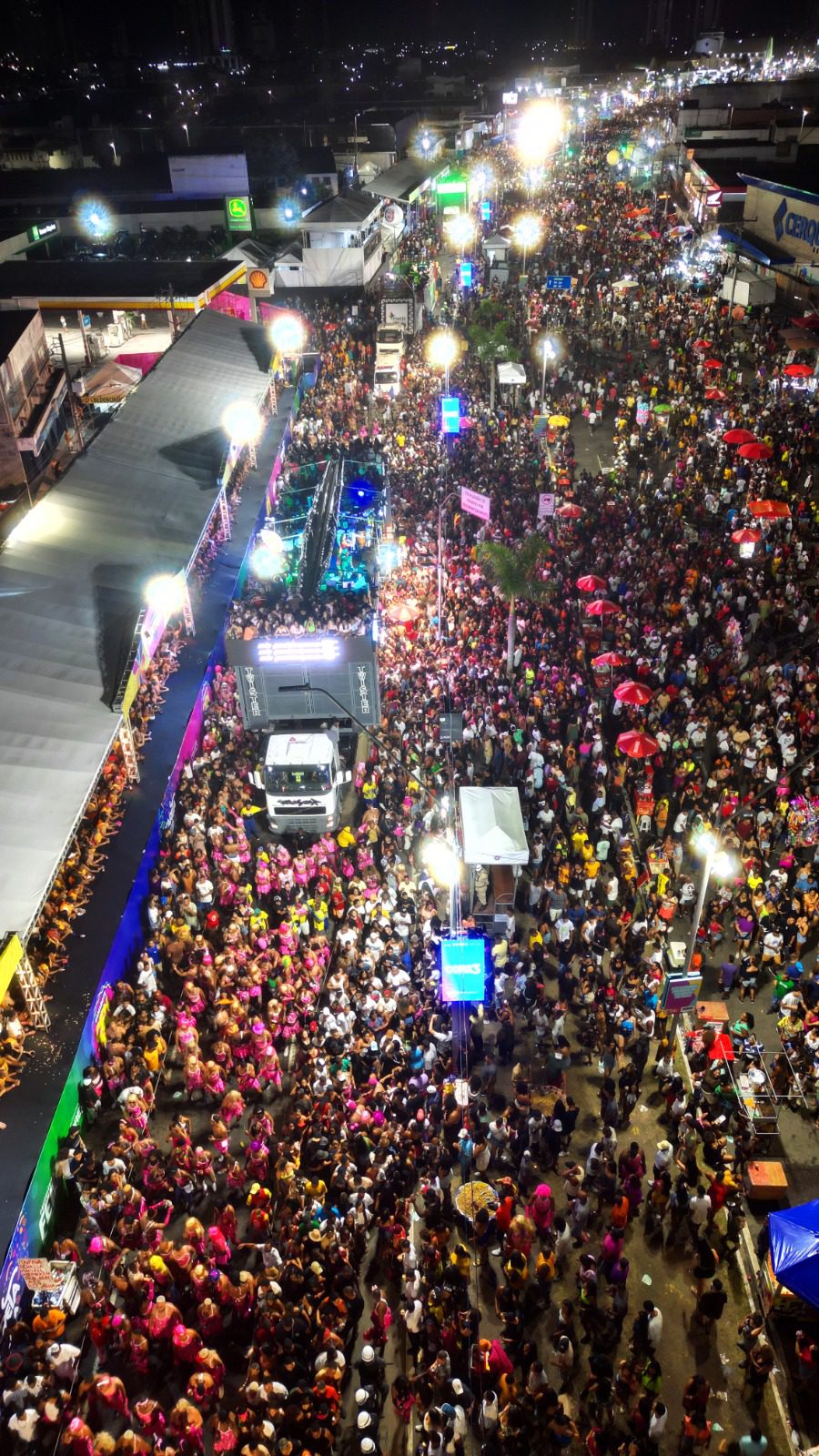 Micareta de Feira: Oh Polêmico agita multidão no terceiro dia de festa