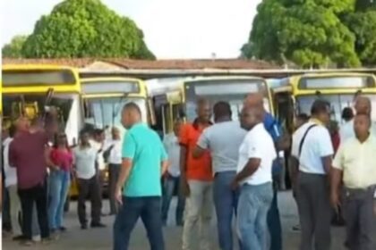 Ônibus saem de garagens em Salvador após paralisação