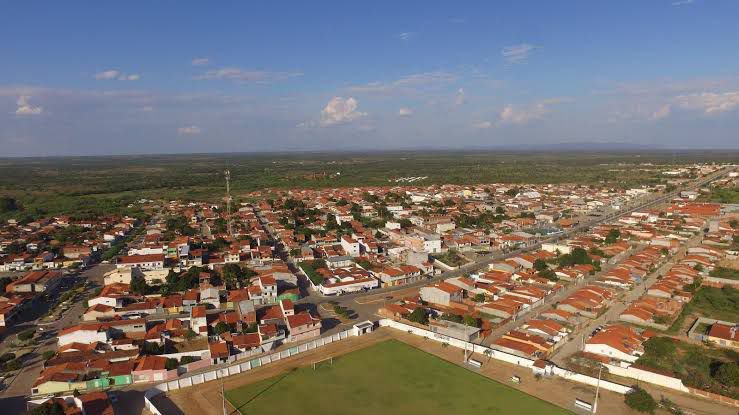 Prefeito de Ponto Novo renuncia ao cargo para que esposa seja candidata ao Executivo municipal