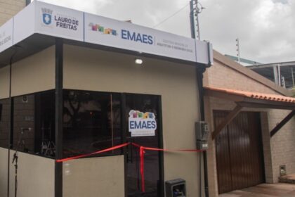 Prefeitura entrega EMEAS para auxiliar população de baixa renda a construir ou reformar em Lauro de Freitas