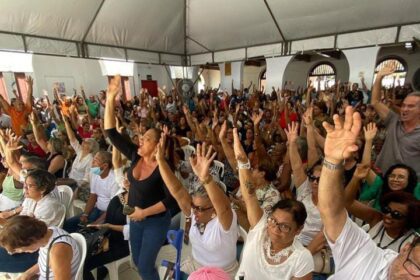 Professores estaduais paralisam atividades na segunda-feira