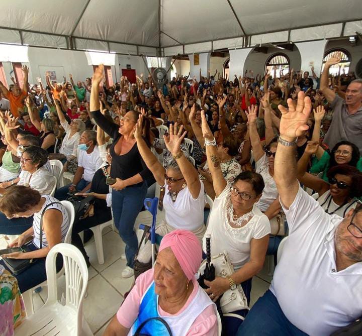 Professores estaduais paralisam atividades na segunda-feira