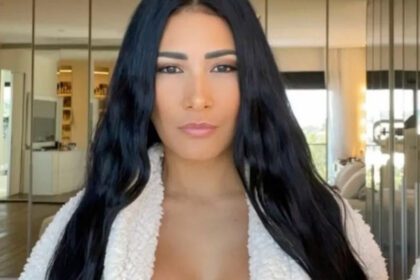 Simaria chama atenção com look transparente: 'Inspiração Kim Kardashian?'