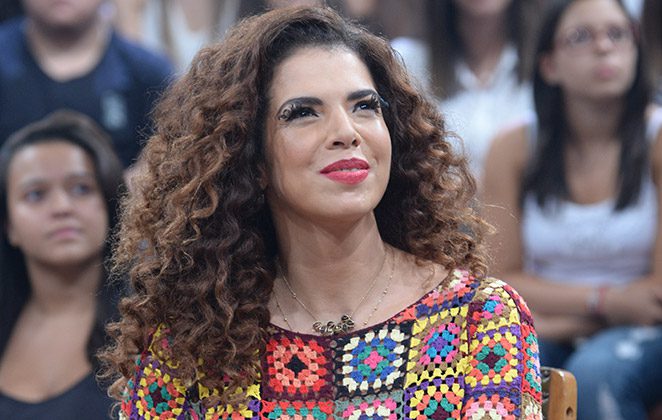 Vanessa da Mata fala sobre se afastar da igreja depois de experiência desagradável com padre