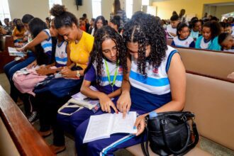 Professores comemoram plataforma de leitura que desperta interesse dos alunos