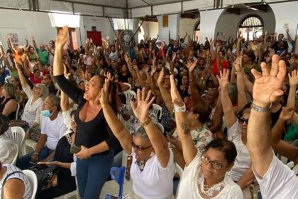 Professores da rede estadual na Bahia aprovam paralisação de 48 horas na segunda-feira (29)