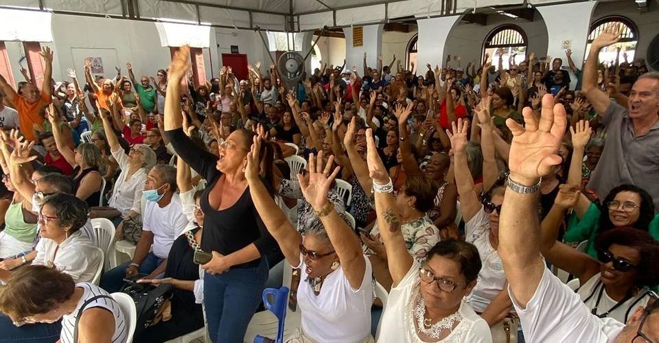 Professores da rede estadual na Bahia aprovam paralisação de 48 horas na segunda-feira (29)