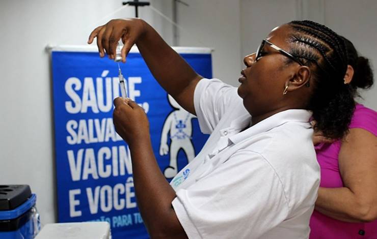 Vacinação contra dengue em Salvador nesta segunda para zerar estoque