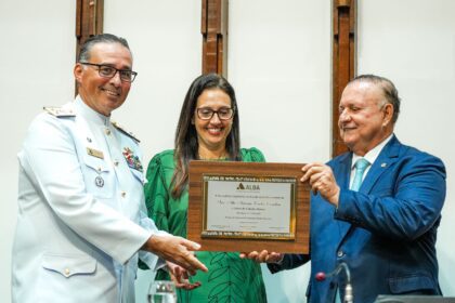 ALBA homenageia comandante do 2º Distrito Naval com Título de Cidadão Baiano