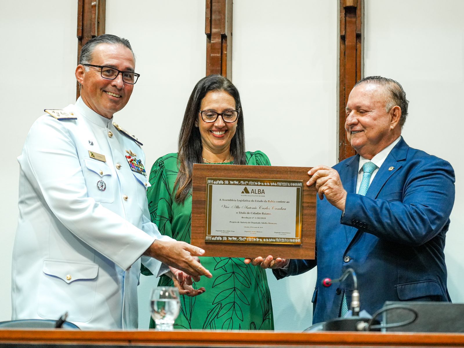 ALBA homenageia comandante do 2º Distrito Naval com Título de Cidadão Baiano