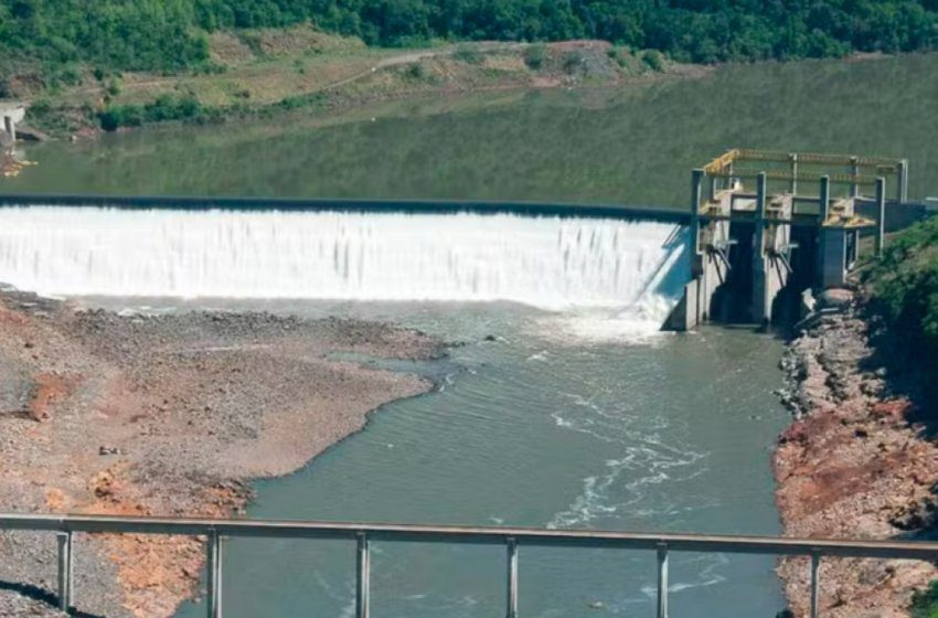 Barragem colapsa no RS e gera onda de dois metros de altura em município próximo