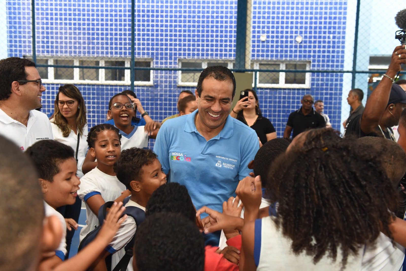 Bruno Reis acompanha ações do Aprender + e diz que foco do projeto é fortalecer desenvolvimento dos alunos