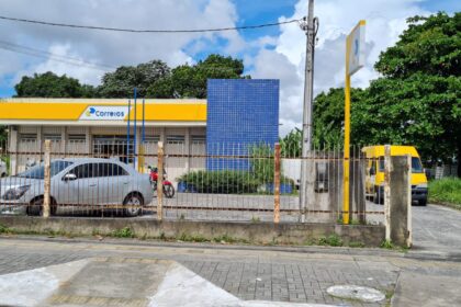 Denúncia de descaso e superlotação: agência dos Correios de Camaçari