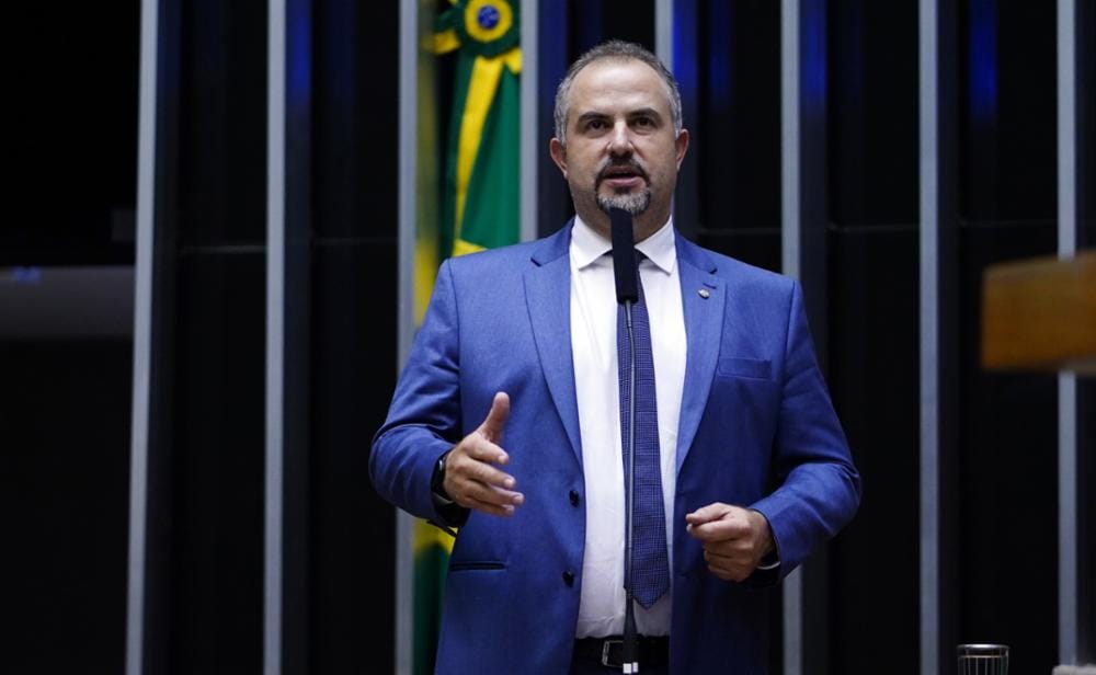 Único deputado federal do MDB na Bahia é investigado por desvio de verbas e contratos com empresa fantasma, diz revista