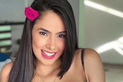 Juliana Bonde canta só de biquíni e enlouquece fãs nas redes sociais