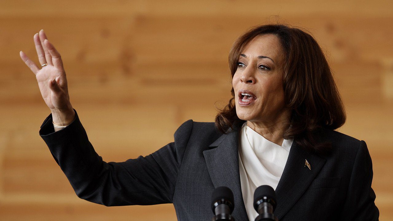 Kamala Harris aceita desafio de debater com vice de Trump nas eleições