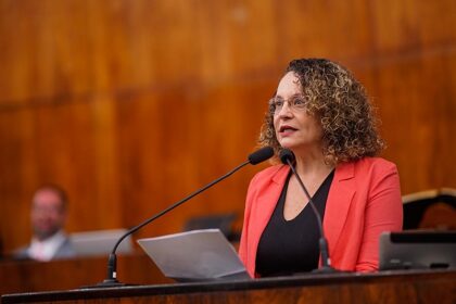 Luciana Genro diz que culpa dos políticos é total em tragédia no RS