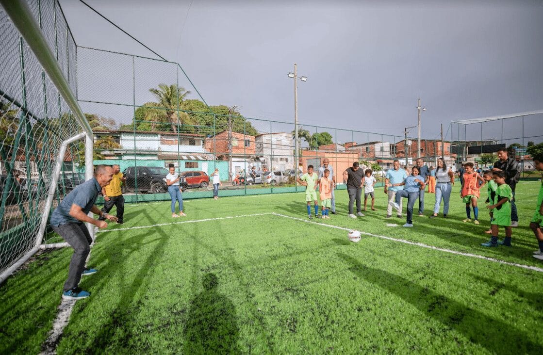 Novo campo de grama sintética entregue em Lama Preta