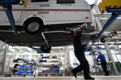 PMI industrial da zona do euro recua para 45,7 em abril, pouco acima do previsto