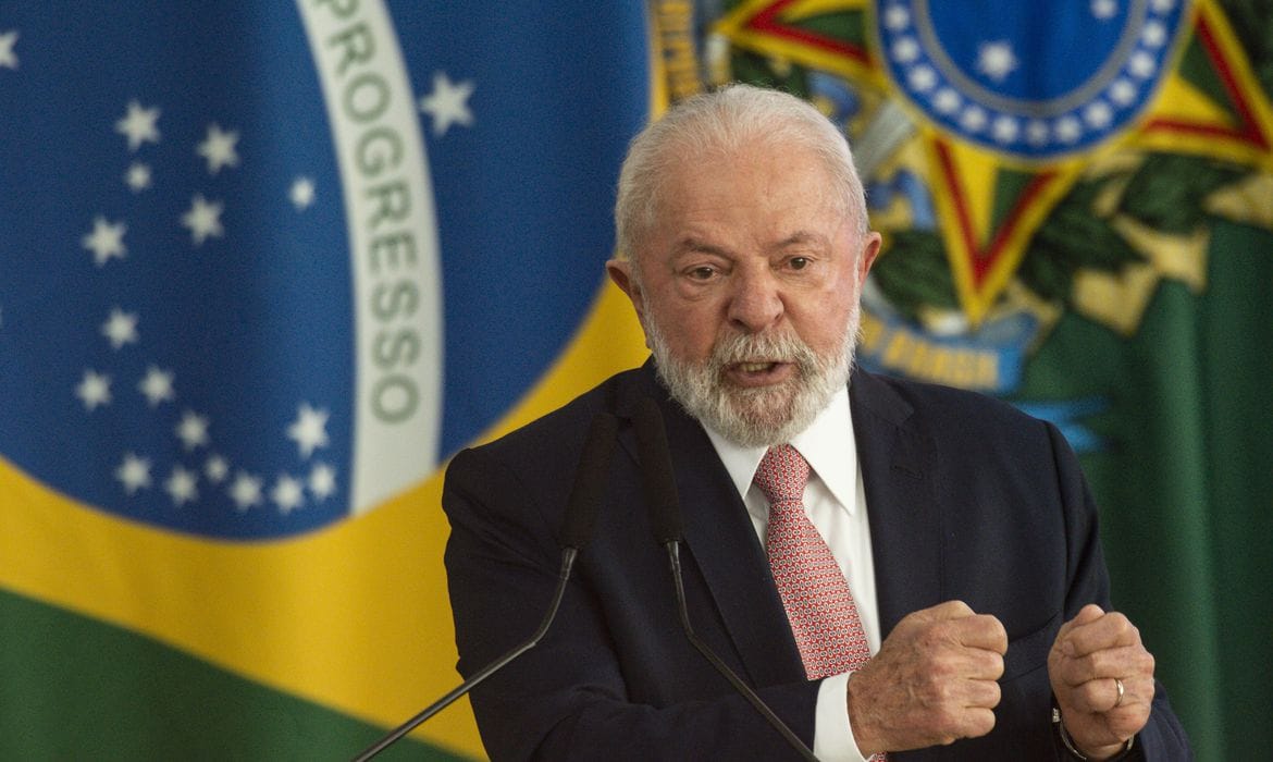 Paraná Pesquisas: Governo Lula registra aumento na desaprovação, que chega a 49,6% dos eleitores