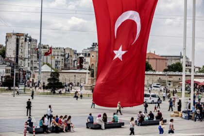 S&P eleva rating da Turquia de ‘B’ para ‘B+’, com perspectiva estável