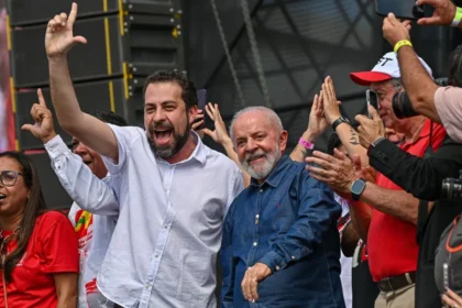 TRE-SP dá 48h para Lula e YouTube apagarem pedido de votos para Boulos