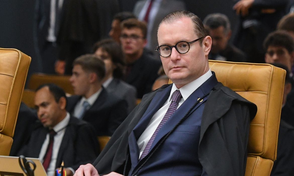 Zanin derruba a própria liminar, acata pedido de Congresso e da AGU e retoma desoneração da folha