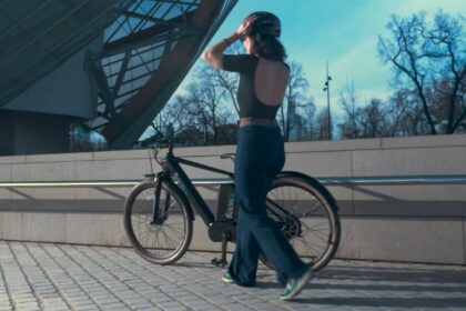 A bicicleta elétrica movida a hidrogênio que abastece em casa