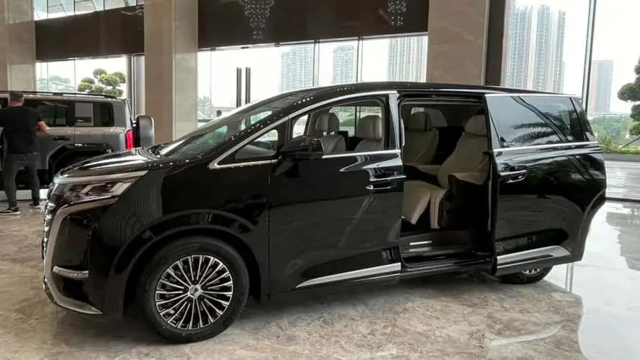 Minivan luxuosa da Denza pode ser vendida pela BYD no Brasil