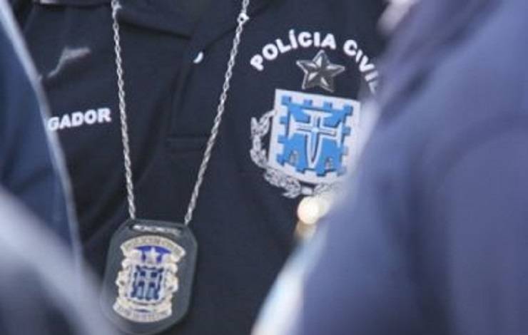 Polícia prende envolvido na morte de homem encontrado na praia da Boca do Rio.