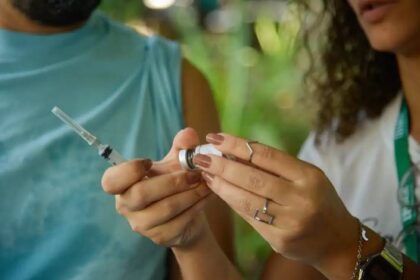 Vacinação ampliada: todos acima de seis meses podem se vacinar contra a gripe no Brasil.