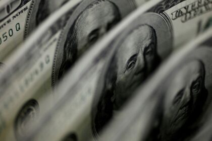 Dólar sobe para R$ 5,35 em meio à expectativa de juros nos EUA