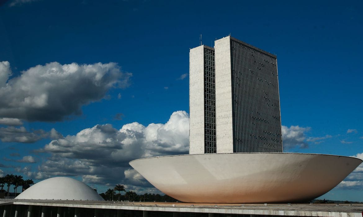 Votação da PEC das Drogas é adiada na CCJ da Câmara